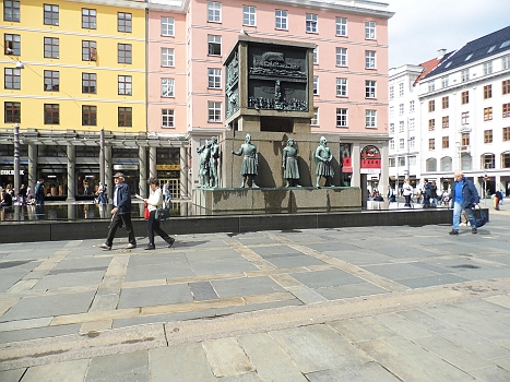 DSCI0218.JPG - Auch die Geschichte der Norweger folgt einem auf Schritt und Tritt.