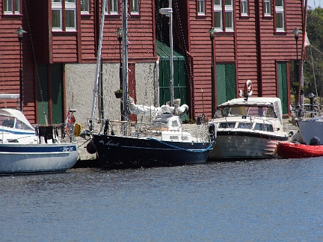 DSCI0015.JPG - Da liegt Maimiti in Farsund. Ein gemuetlicher Ort. Neun Tage (!) hat der Wind uns hier festgehalten