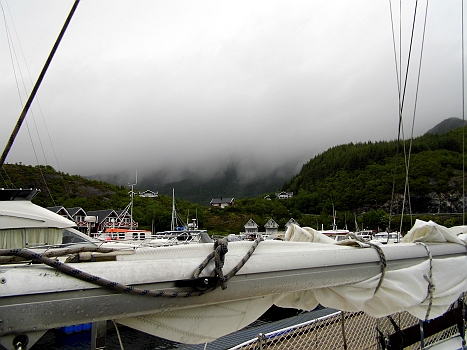 DSCI0017.JPG - Ja, bei dem Wetter ist es auch in Tonnes nicht mehr sooooo schoen. Auch die Grillhuette ist weg...