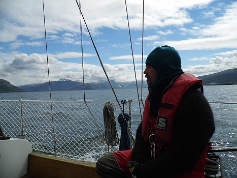 DSCI0045.JPG - Allerdings ist es auch frisch. Die Musto Sturmhauben sind ein wahrer Segen. Vor allem, wenn man nur noch so wenig Haare hat, wie der Skipper