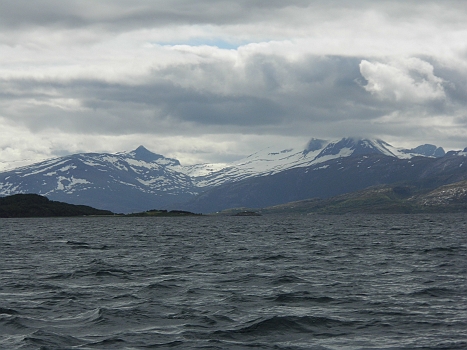 DSCI0056.JPG - Einfach eine coole Ansicht. Die Schneeflaechen werden jetzt deutlich groesser. Der Wind, der von den Bergen kommt, damit kaelter, und meine Ohren immer zerbrechlicher...
