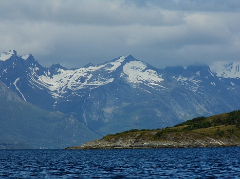 DSCI0134.JPG - Die Berge werden immer schoener- und hoeher!