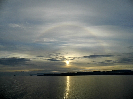 DSCI0015.JPG - Das Halo ist fast perfekt und kuendet von nicht wirklich gutem Wetter...