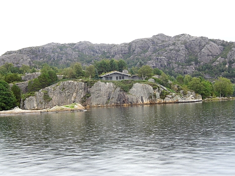 DSCI0058.JPG - Das ist doch wohl ein echtes Trollhaus! Oder hat dich Ramboo hier niedergelassen?! Jedenfalls nahezu perfekt getarnt!