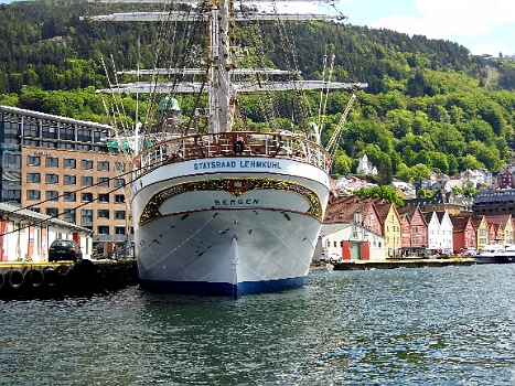 DSCI0082.JPG - Die "Statsraad Lehmkuhl". Wir konnte sie von unserem Liegeplatz genauso gut sehen, wie die "Wappen von Bremen" die nur 4 Reihen vor uns lag.