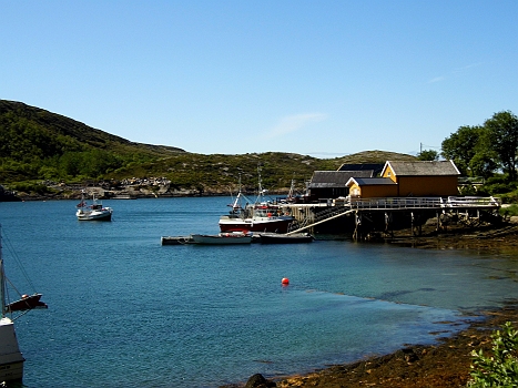 DSCI0009b.JPG - Die naechste Bucht von Roeydoey ist eher was fuer die berufsmaessigen Fischer - uebrigens: schon ganz nett Tiedenhub hier