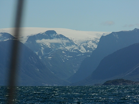 DSCI0072.JPG - Ein letzter Blick auf den Gletscher, aber wie das Wellenbild zeigt: Zeit, sich um andere Dinge zu kuemmern