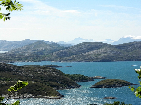 DSCI0095.JPG - Aber der Aufstieg hat sich gelohnt. Blick vom Roedoeyloeva!