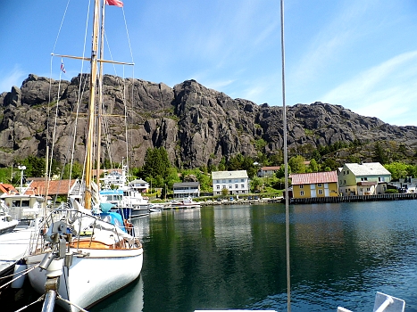 DSCI0030.JPG - Ein Traum von Ruhe und Frieden und ein Panaroma wie von einem schweizer Gebirgssee: Hardbakke. Die enge Einfahrt war es wert