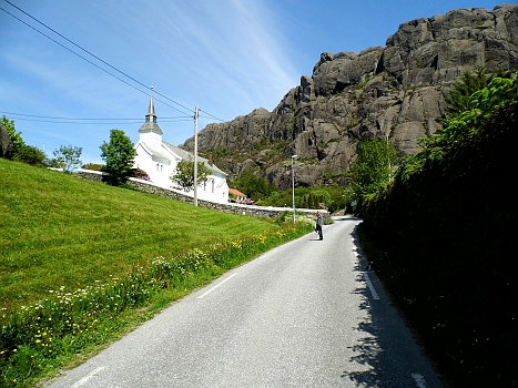DSCI0031.JPG - Tja wie gesagt: Schweizer Gebirgssee. Auch das hier st nicht in den schweizer Alpen sondern noch immer Norwegen. 