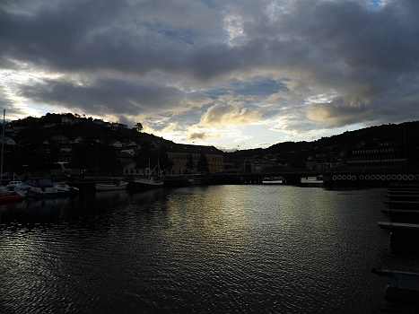 DSCI0001.JPG - Farsund am Morgen. Ja, der junge Tag ruft und schickt uns auf die Reise