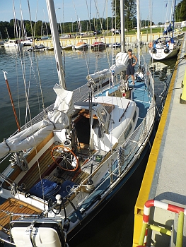 DSCI0007y.JPG - So der Rest ist auch geschafft! Der Kreis hat sich geschlossen und meine "Maedels" sind wieder am Ausgangspunkt Swinemuende: Die Bordfee und Maimiti. Nur mit diesen Maedels fuehle ich mich auf See wohl und sicher!