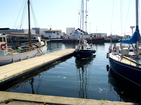 DSCI0058.JPG - Und da sind wir dann endlich: Im Hafen von Skagen vor den Fisch-Auktionshallen. Auch wenn's nicht so aussieht: die Ecke hat ihren Charme