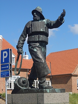 DSCI0063.JPG - Hier wurde uebrigens "unserem" ehemaligen Hafenmeister des WSV 22 (alle im WSV 22 wissen, wen ich meine, wenn sie dieses Bild sehen) ein Denkmal gesetzt! 