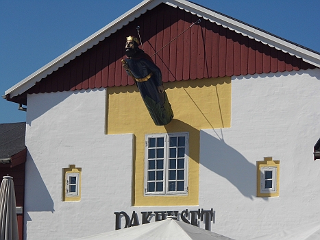 DSCI0070.JPG - Da richtet selbst die olle Galeonsfigur hilfesuchend den Blick zum Himmel...