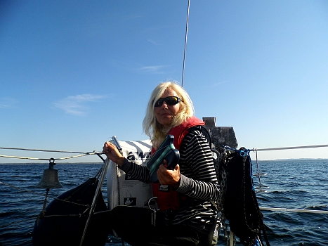 DSCI0127.JPG - " Guck nicht so skeptisch, es wird schon noch" scheint sie hier zu sagen. Happy ist sie allemal!