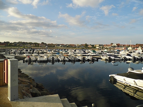 DSCI0133.JPG - Das ist Torekov... Wie schon im Bericht geschrieben: Wie ein Parkplatz vor dem Fussballstadion...