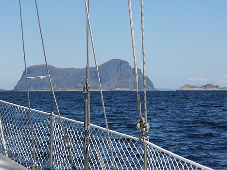 DSCI0018.JPG - Damit hier keine keine Verwechslungen aufkommen: Das ist nicht der geflutete Ayers Rock in Australien! Der ist, soweit ich weiss, immer noch trocken; das hier ist Norwegen!