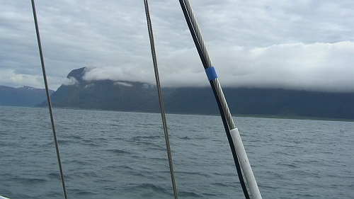 PIC_1174.JPG - Allerdings versucht's auch, uns zu ueberholen...