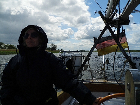 DSCI0501.JPG - 17.05.2012: Auf der Oder ist es kalt und windig.Aber es ist wunderschoen, die Natur zu geniessen.