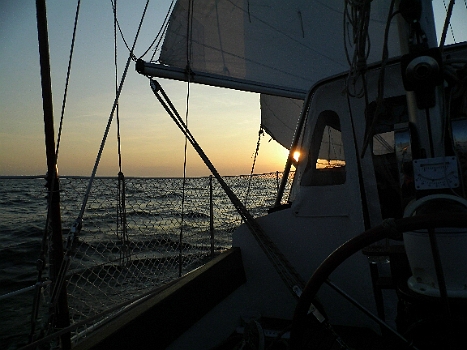 DSCI0522.JPG - 20.05.2012: Wir segeln in die Nacht