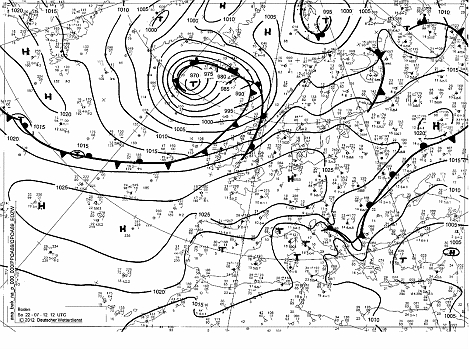 12072212_DWD_Analyset.jpg - Und dieser dicke Tiefdruckklops hat uns dann heute - 22.07.2012 - mit heftigem Wind (bis 35 kn aus SW) in der Trondheimslaia (Weg zwischen der Insel Hitra und dem norwegischen Festland) zur Umkehr gezwungen und nach Kongsvoll getrieben (8 kn (!) ueber Grund), wo wir nun bei Dauerregen und Starkwind/Sturmwarnung auf Besserung warten...