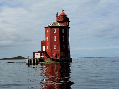 DSCI0191.JPG - Der Leuchtturm Kjeungskjaeret (kann kein Mensch mit nichtnorwegischer Zunge auf Anhieb aussprechen), Spitzname "Das Hochaus"