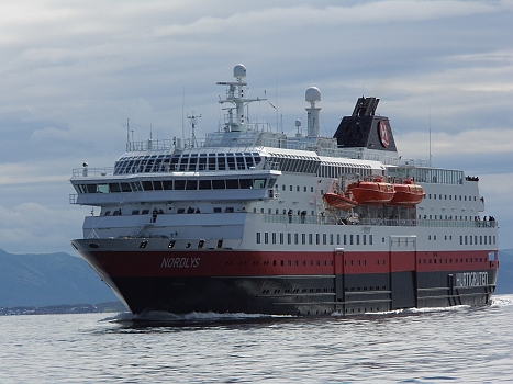 DSCI0196.JPG - Die Begegnung der unheimlichen Art. Hier gehts ja, wenn man Platz hat zum Ausweichen