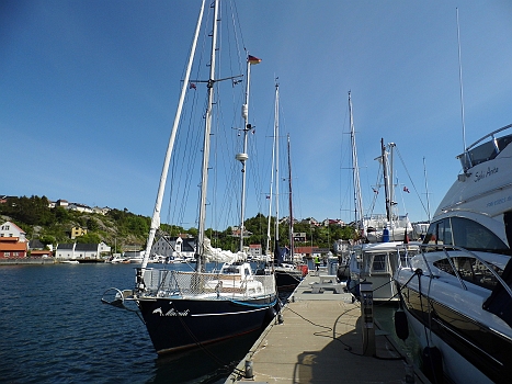 DSCI0008.JPG - Im Hafen von Kristiansund. Am Gaestesteg treffen wir wieder "unseren" Ausrtralier Dave.