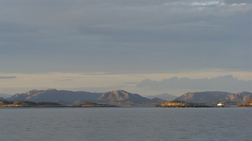 PIC_1216.JPG - Auch wenn es nicht so aussieht: Es ist bereits nach 23:00 Uhr! Wir naehern uns Roervik.