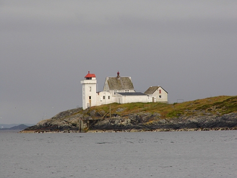 DSCI0006.JPG - Leuchttuerme gibts hier reichlich und in allen Varianten. der hier steht in der Trondheimsleia