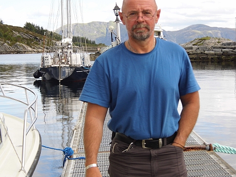 DSCI0013x.JPG - Aber der Spuk dauert nur eine Nacht. Dann ist Ruhe angesagt und der Skipper weigert sich weiter zu fahren. Jetzt will er die Insel erkunden!