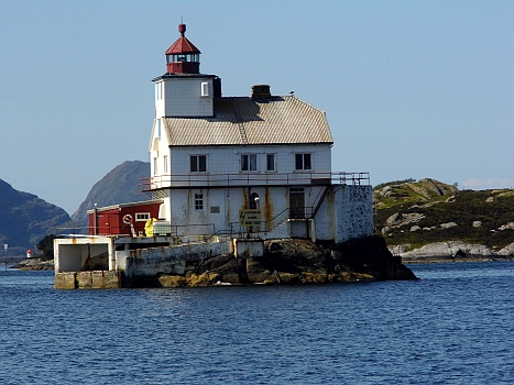 DSCI0129y.JPG - Leuchtuerma gibts hier, wie schon mal festgestellt, in allen Formen. Na, wie waers?! Einziehen? Garantiert kein Laerm durch Nachbarn!