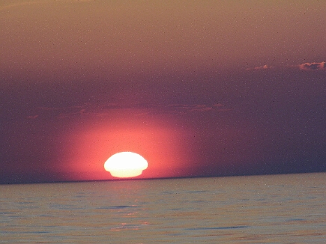 DSCI0616.JPG - Nein, nicht noch ein Fukushima und auch kein unerlaubter Atomtest: Es ist ein grandioser Sonnenuntergang