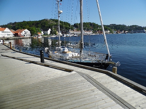 DSCI0629.JPG - Da liegt unser "M&Atilde;&curren;dchen". Bei sch&Atilde;&para;nstem Wetter in Mandal