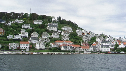 PIC_1158.JPG - Eigenartig; nahezu alle H&Atilde;&curren;user sind wei&Atilde;� get&Atilde;&frac14;ncht. Das sieht irgendwie h&Atilde;&frac14;bsch aus.