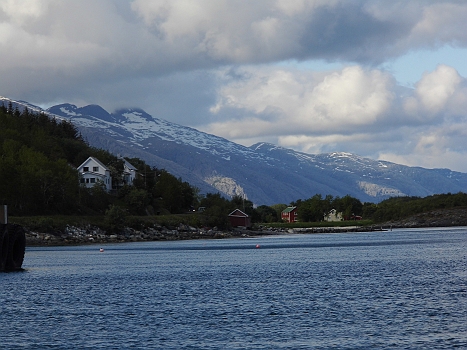 DSCI0018.JPG - Am Abend dann zieht es sich zu. Wobei der Begriff "Abend" hier nur noch an der Uhrzeit, nicht mehr jedoch am Tageslicht, festgemacht werden kann.