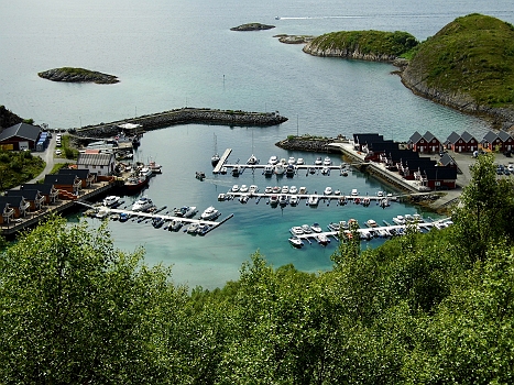 DSCI0129.JPG - Tja und hier nochmal Tonnes Marina. Das Wetter ist wieder schoen. 