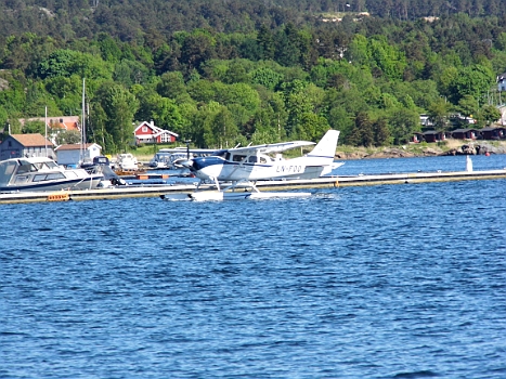DSCI0141.JPG - Vor dem Kameraden allerdings halten wir gehoerigen Abstand. Sieht hier fast aus wie die Bilder, die man sonst aus Kanada kennt, oder?