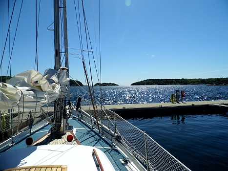 DSCI0142.JPG - Eine Traumaussicht! Das Wetter koennte nicht besser sein (dass es auch anders kann sehen wir in den naechsten Fotos). Die Ansicht erinnert an Klokkergarden im Vorjahr. Es ist kalt, aber sonnentechnisch und gefuehlt "karibisch"