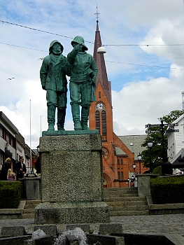 DSCI1022.JPG - Und hier finden wir auch wieder unsere Verienskameraden in Bronze: Hafenmeistern und technischen Obmann...