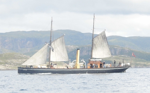 DSCI0528_2.jpg - Auf dem Weg begenete uns noch dieser alte Motorsegler.