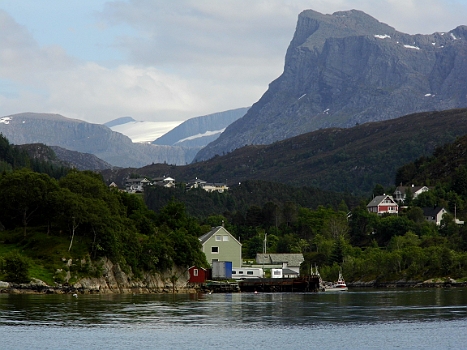 DSCI0184.JPG - wir kommen langsam wieder in das Reich der Gletscher, wie man oben links im Bild sieht.