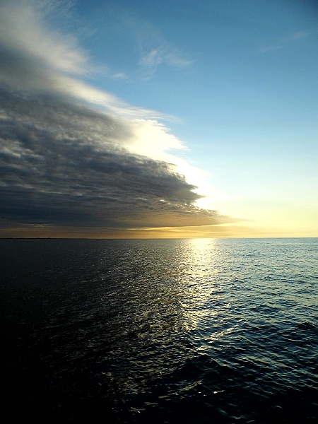 DSCI0799.JPG - Wolken schieben sich vor die Abendsonne, aber wir werden Skagen noch bei Tageslicht erreichen