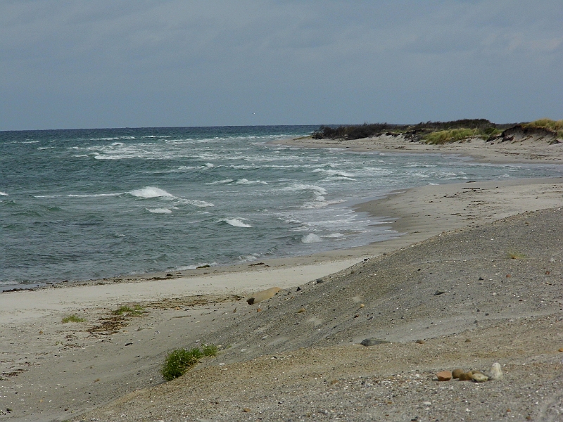 DSCI0936.JPG - Tja es weht. Und so werden wir die Ruhe und den Frieden von Anholt einige Tage geniessen duerfen. Macht aber nix. Wir sind jetzt frei!