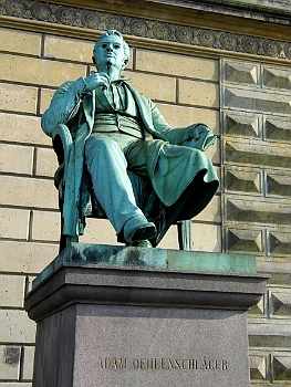 DSCI0285.JPG - Genau wie Adam Gottlob Oehlenschl&Atilde;&curren;ger, dem d&Atilde;&curren;nischen Nationaldichter der Romantik.