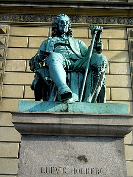 DSCI0289.JPG - Ludvig Baron Holberg  war ein d&Atilde;&curren;nisch-norwegischer Dichter. Ihm wurde hier ein beeindruckendes Denkmal gesetzt