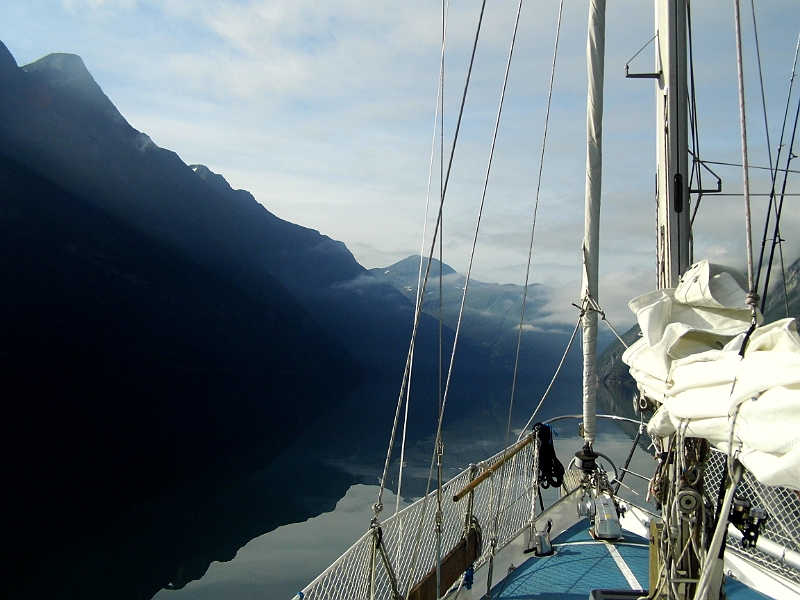 DSCI0077.JPG - Aber mit steigender Sonne heben sich die Wolken und die ganze Pracht breitet sich vor uns aus. Ist das nicht ein Traum!?