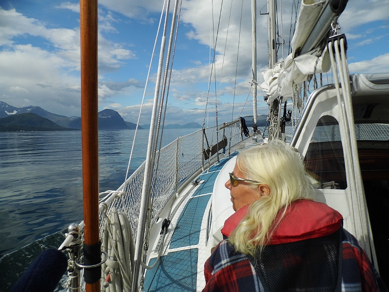 DSCI0404.JPG - Alles Bestens, nur leider fehlt der Wind auf dem Weg nach Aalesund
