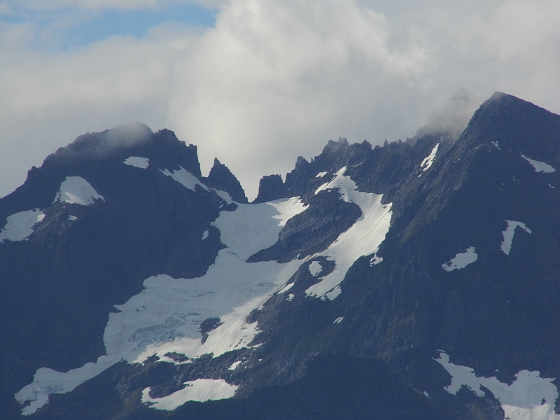 DSCI0412.JPG - Hier nochmal Berge. Nerve ich damit? Mir egal, ich finde sie einfach fantastisch